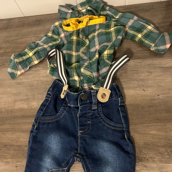 Newborn boy lot 60$ for all items. Like new condition barley worn - Picture 4 of 11
